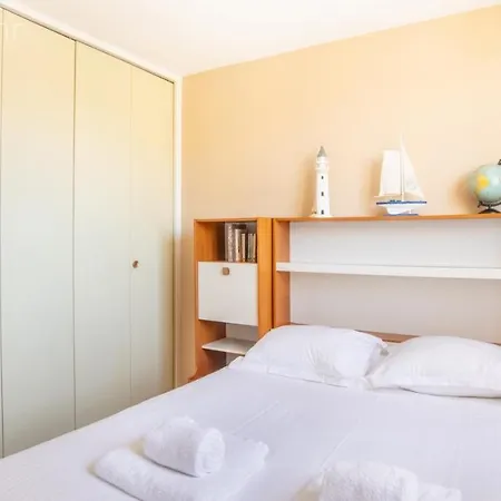 Apartment Epsom - En Front De *